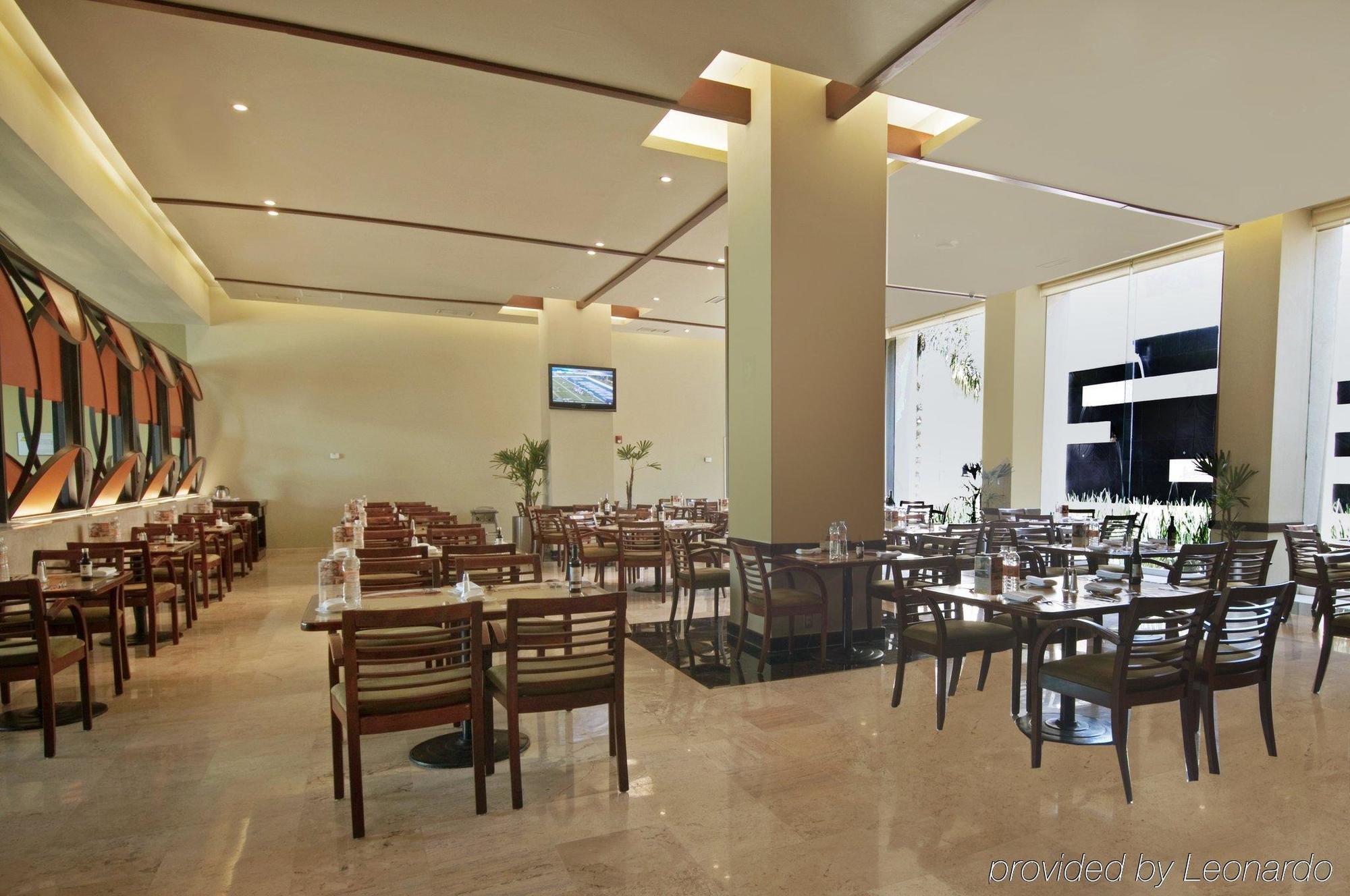 Fiesta Inn Cuautitlan Куаутитлан-Искальи Ресторан фото